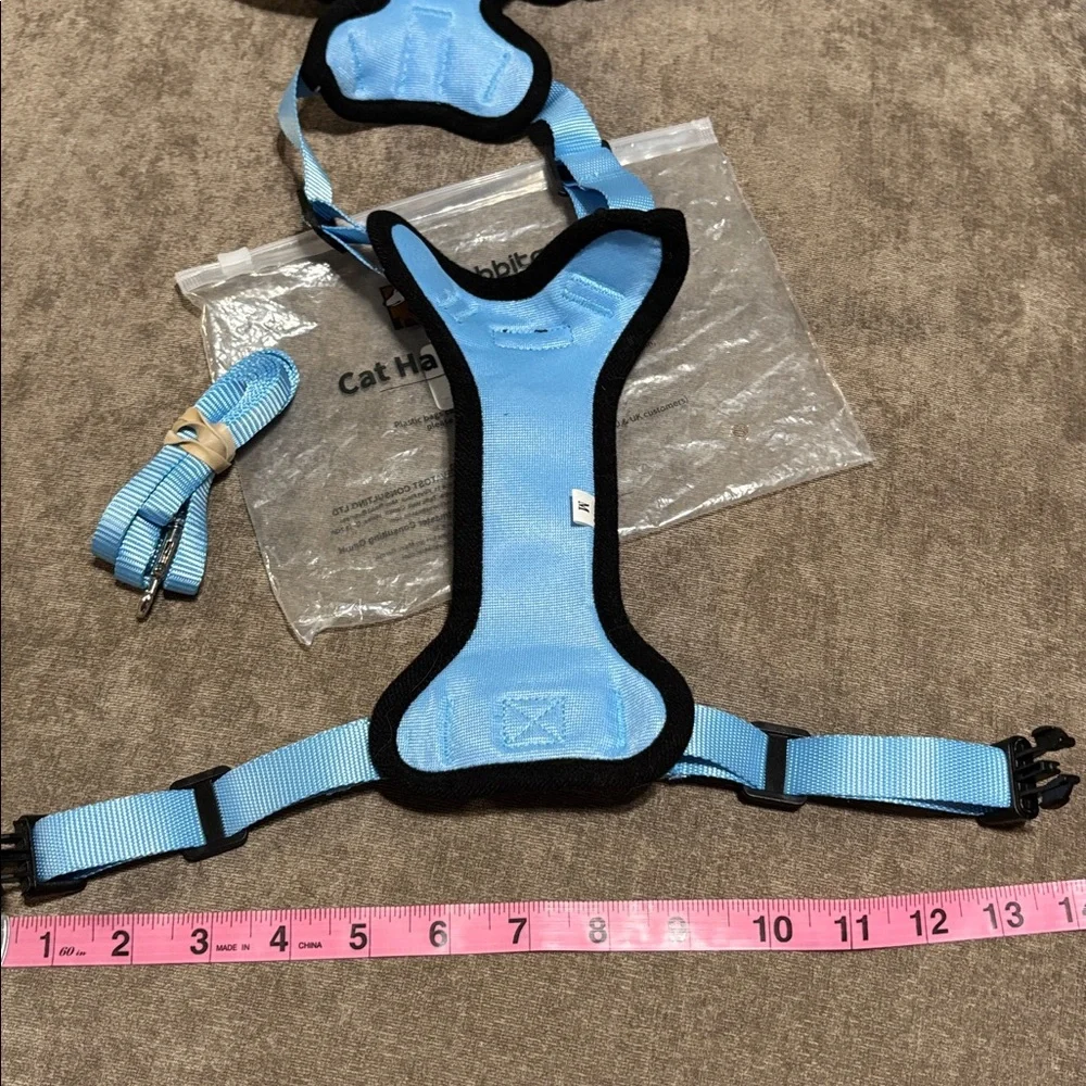 Rabbitgoo blue & black cat harness & leash, size medium, NIB.